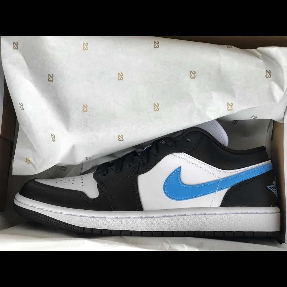 Air Jordan 1 Low University Blue White Black Size 8 Wmns / 6.5Y - Picture 3 of 11